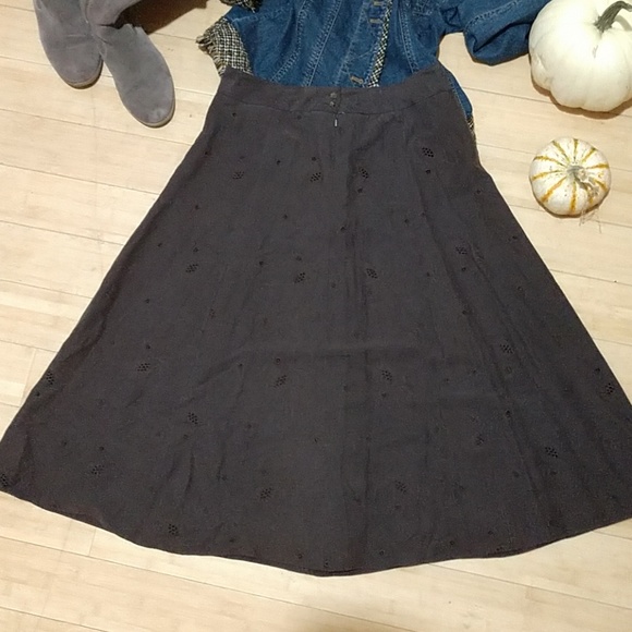 Beautiful Jones New York brown eyelet skirt, 8 - Picture 3 of 7